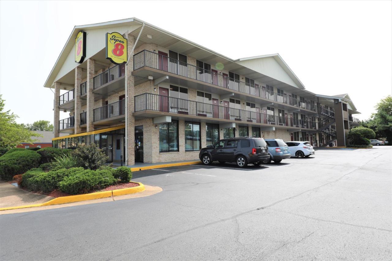 Super 8 By Wyndham Manassas Hotel Exterior photo