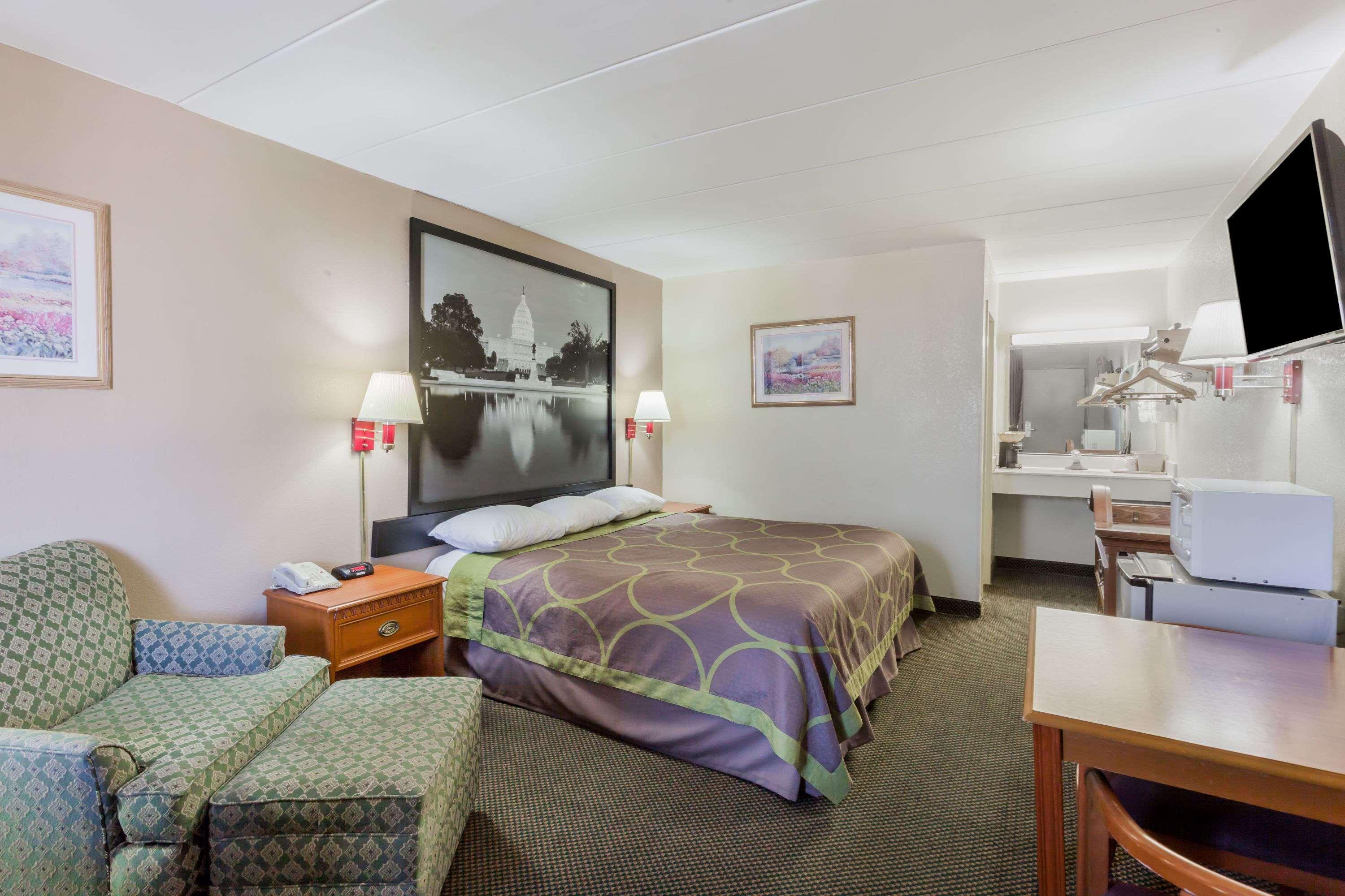 Super 8 By Wyndham Manassas Hotel Exterior photo
