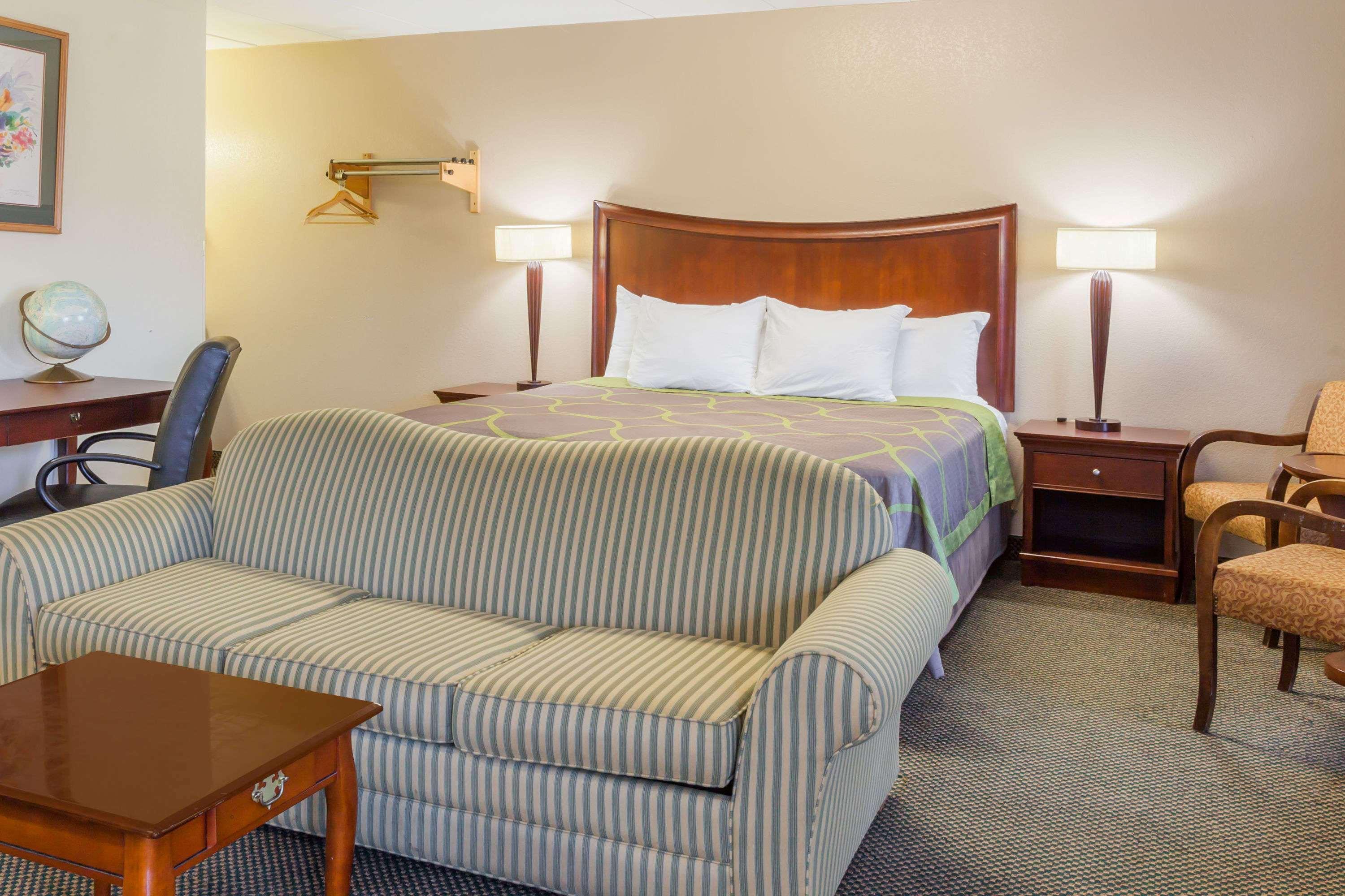 Super 8 By Wyndham Manassas Hotel Exterior photo