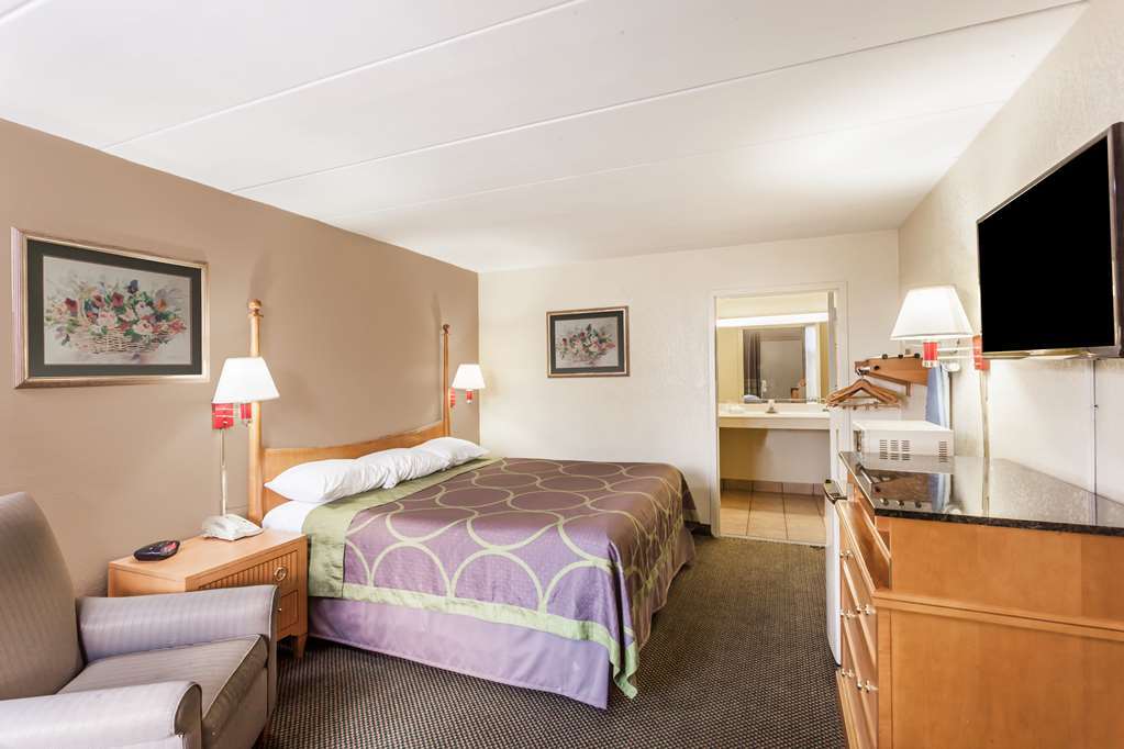 Super 8 By Wyndham Manassas Hotel Room photo